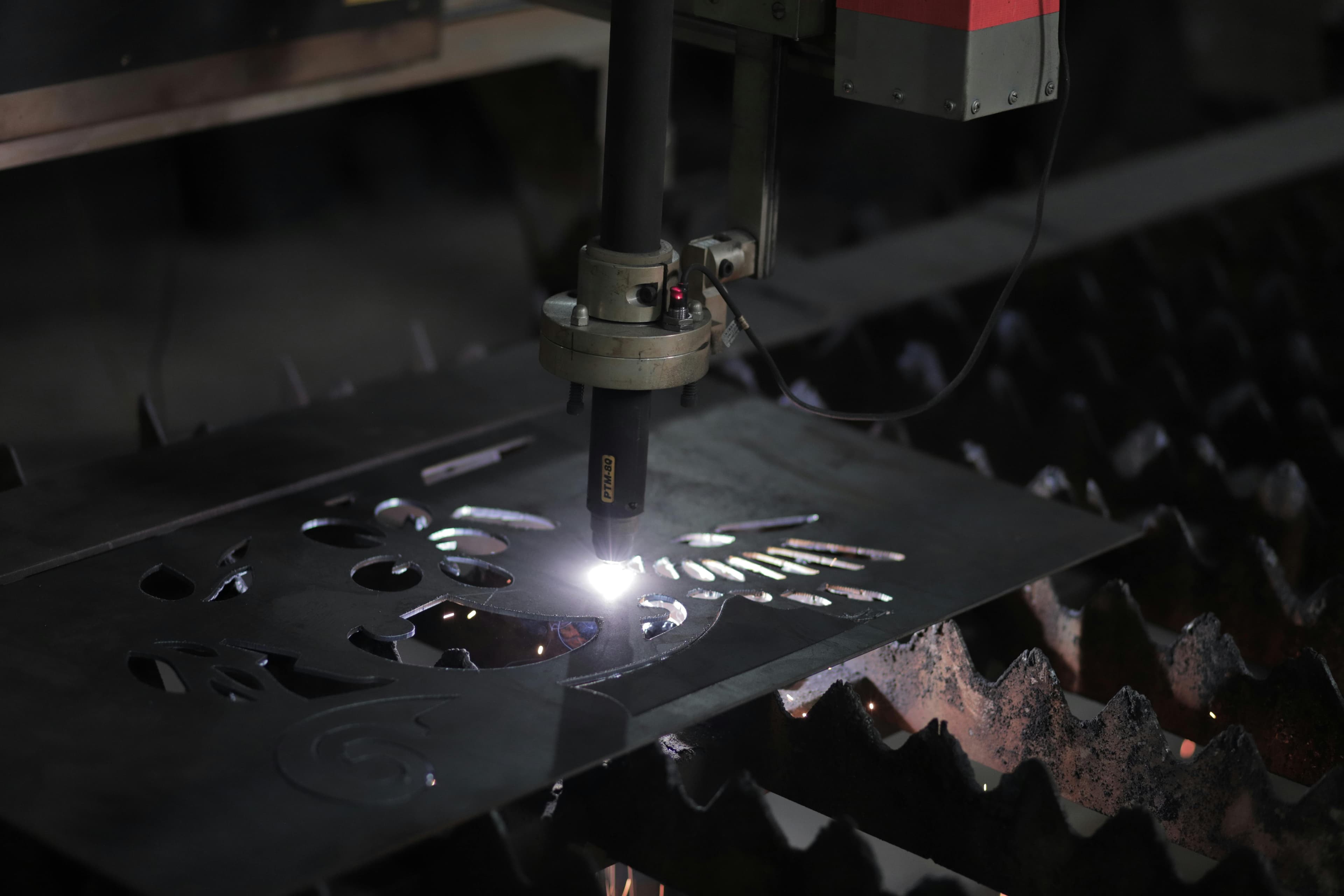 Plasma cutting machine